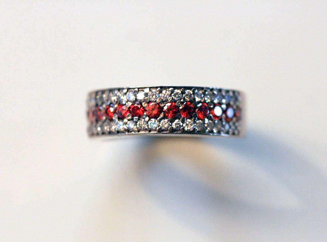 Diamant-og-rubin-ring1