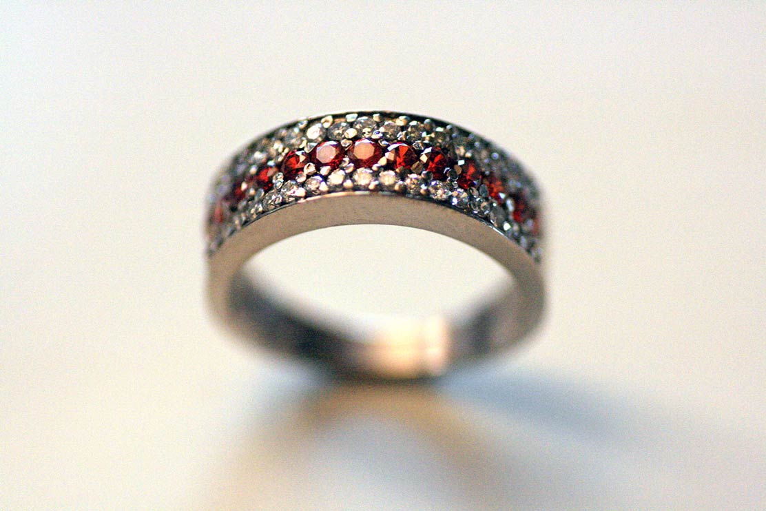 Diamant-og-rubin-ring2