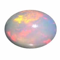 Solid hvit edelopal